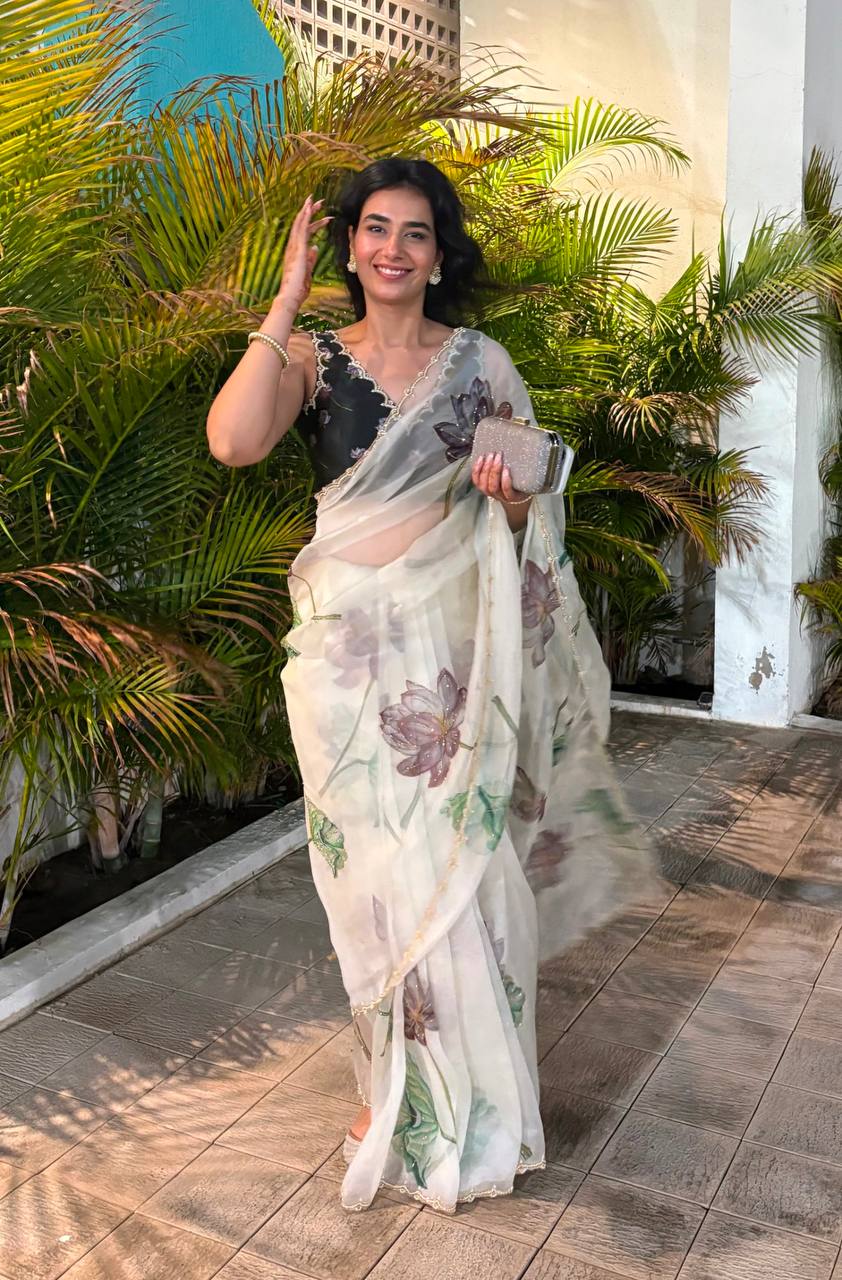 Women's Exquisite Lavender & White Organza Saree with Hand-Painted Lotus Floral Motifs & Gold Embellished Border – Complete with Matching Printed Blouse for Festive & Special Occasions - Image 11